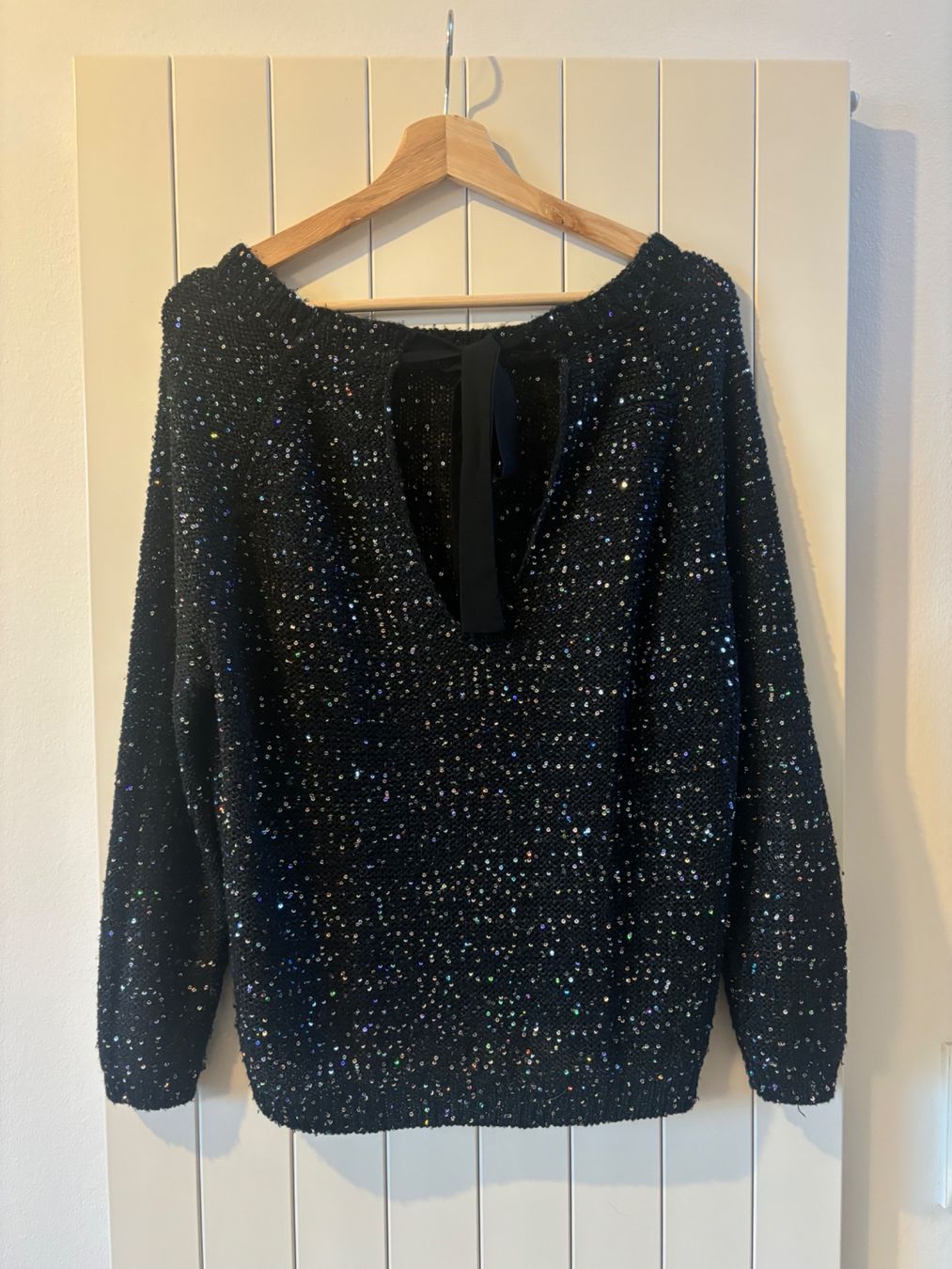 Maglioni & Felpe: Black Sequin Party Sweater with Open Back Detail – Usato da Genève venduto da Bella_909 3