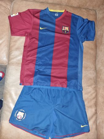 Original FC Barcelona Trikot inkl. Hosen