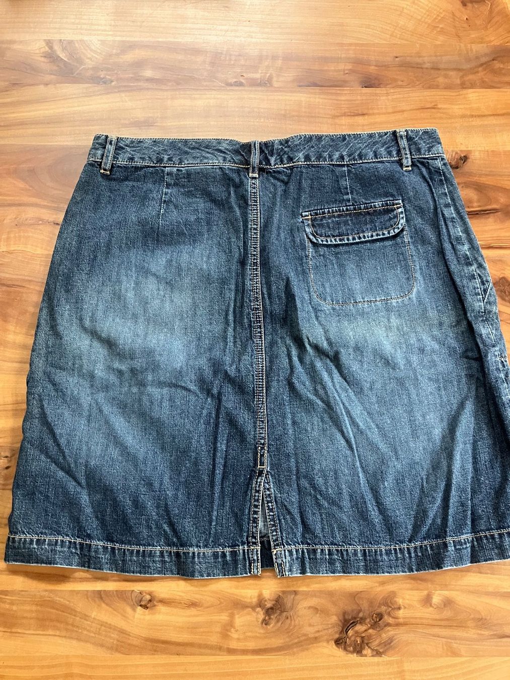 Gonne: kurzer Jeans- Sommerrock – Usato da Bern venduto da sturmmoewe 1