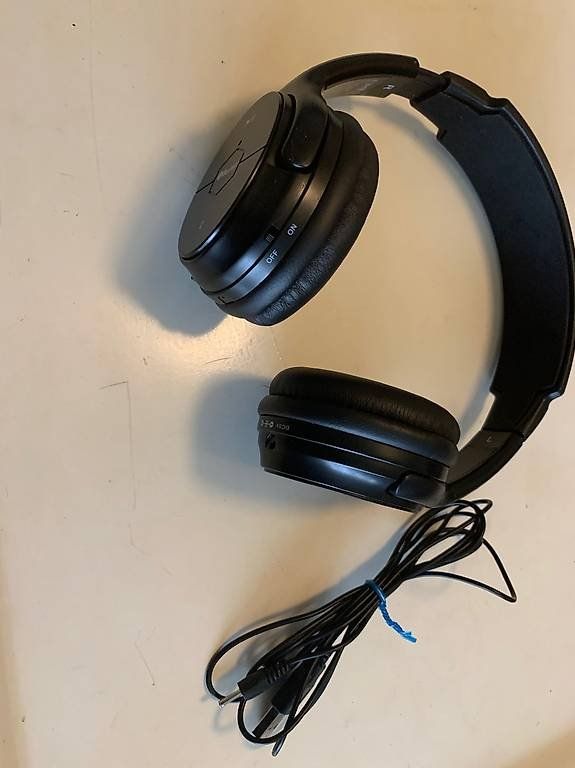 Cuffie: BeeWi Bluetooth Stereo Headphones. NP: 49.90 chf... – Usato da Emmen venduto da newdeal1970 4