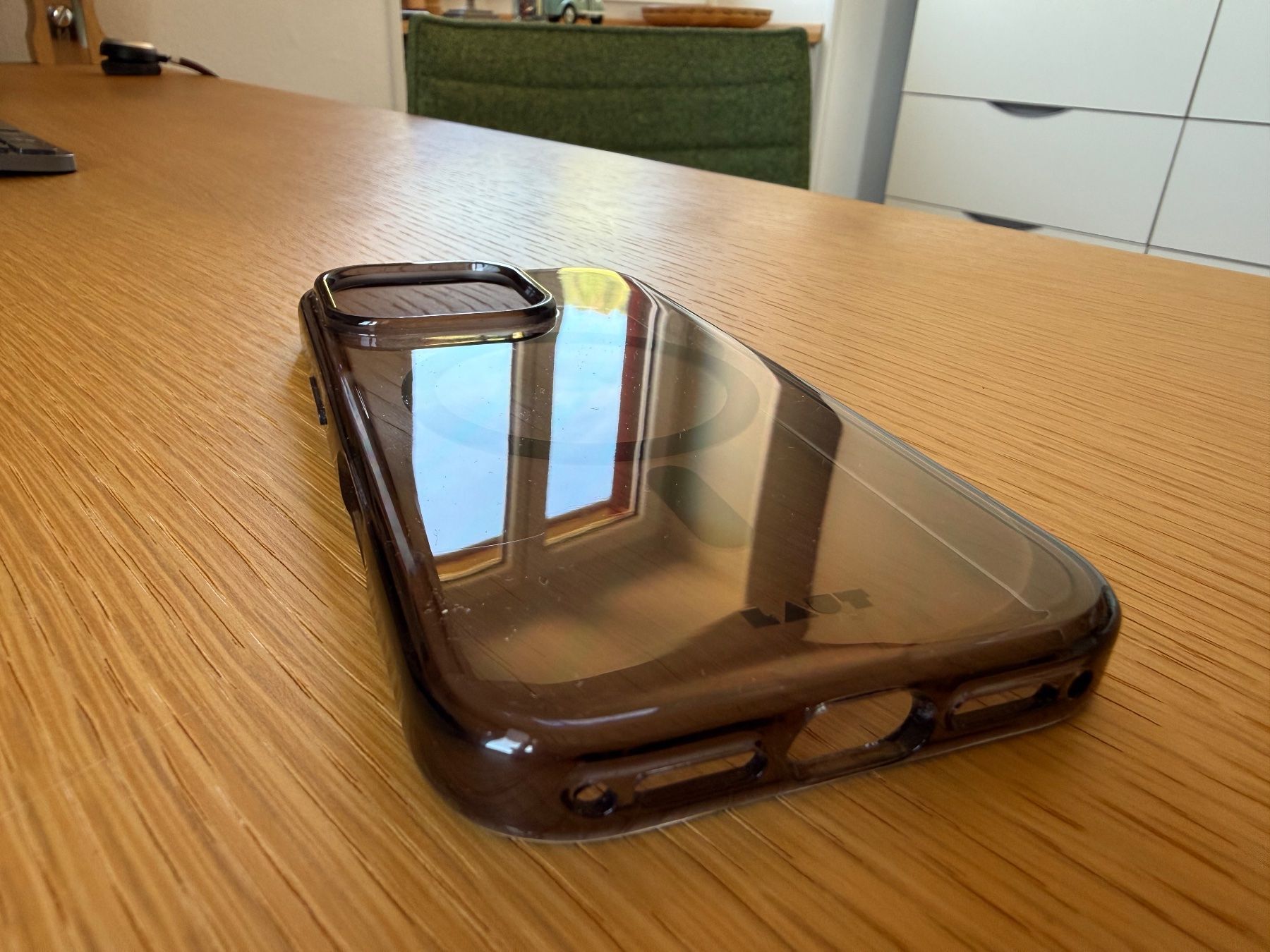 Apple Cover & Protezioni schermo: Hülle Coque iPhone 16 Pro - Crystal-M - Laut – Usato da Epesses venduto da genfersee 2