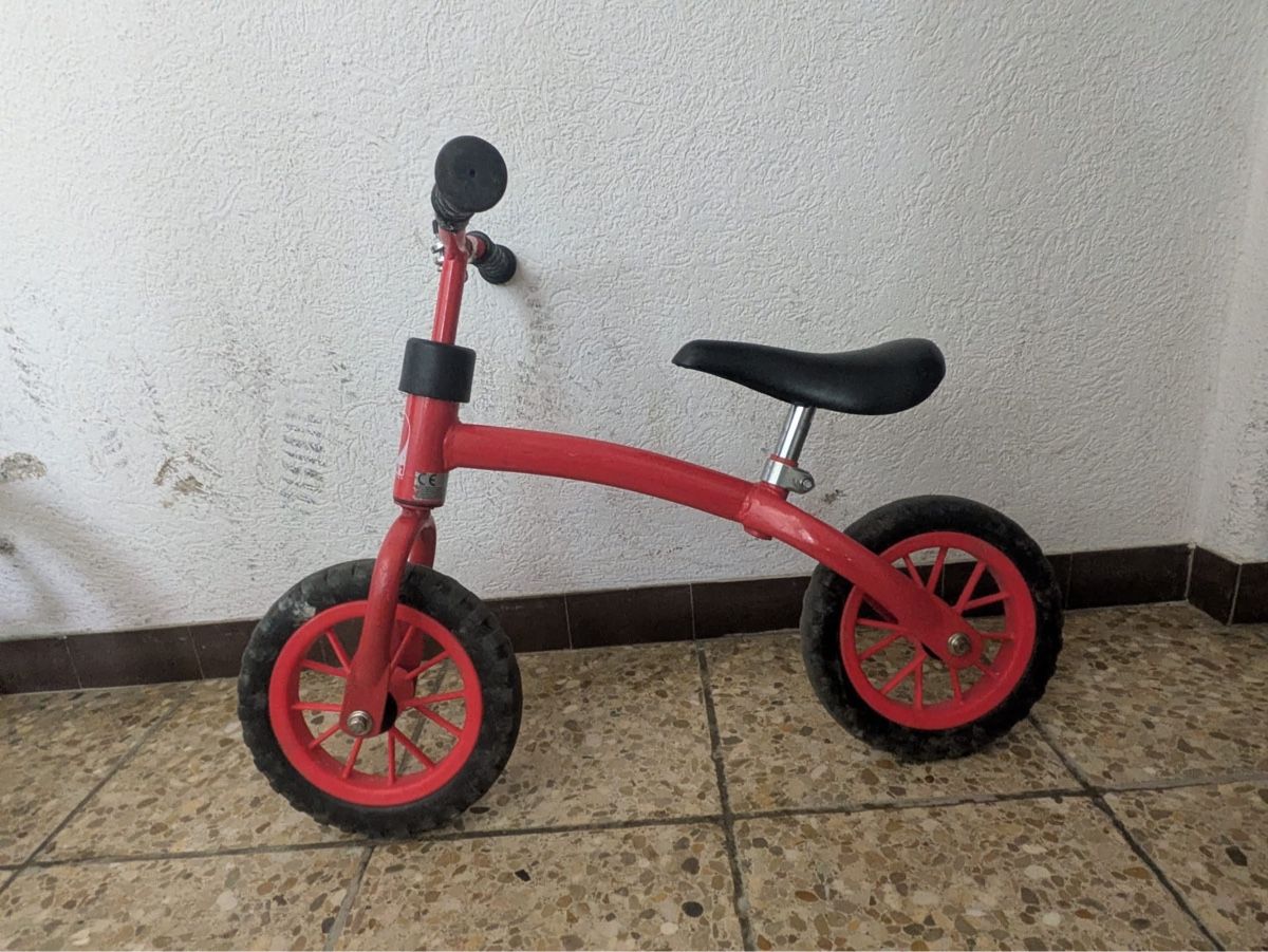 Veicoli per bambini: Laufrad rot guter Zustand – Usato da Stettlen venduto da Peepee1982