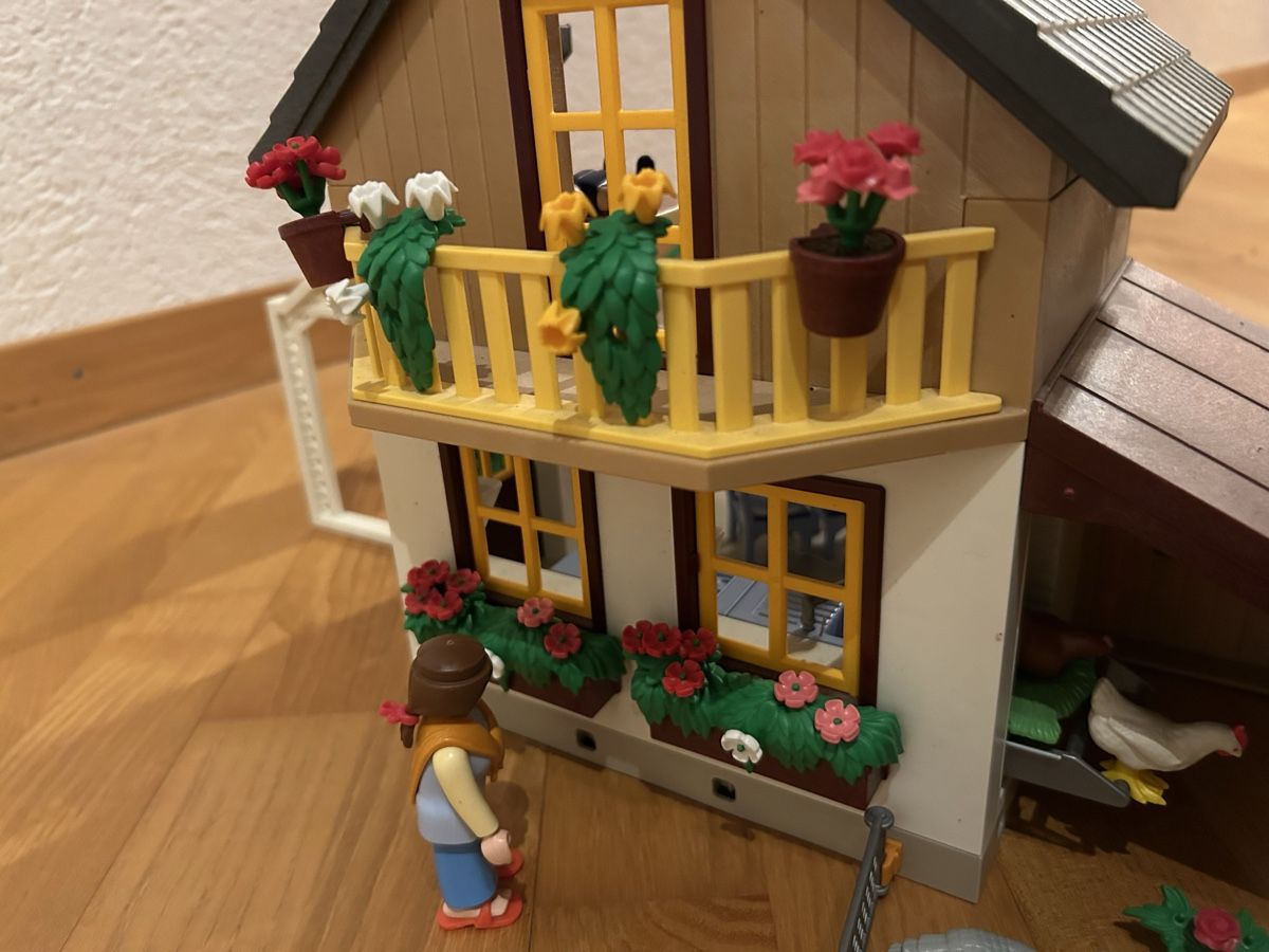 Playmobil Giocattoli: Playmobil-Bauernhaus – Usato da Lengnau AG venduto da Mefari