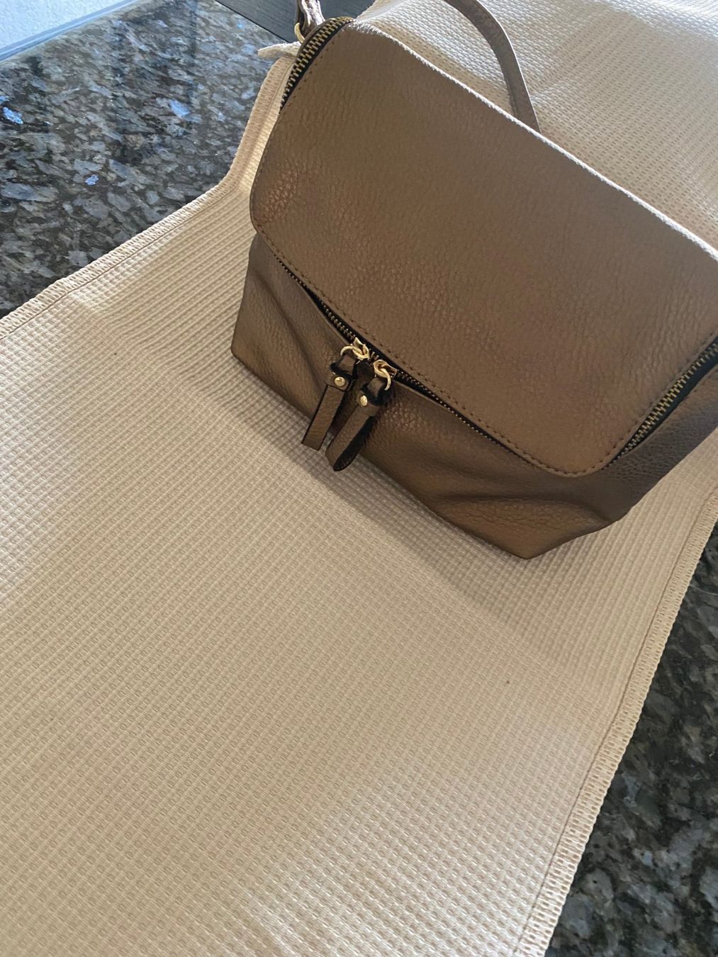 Taschen für Damen: Damen - Umhängetasche goldbraun – Gebraucht aus Allenwinden von Obalu 2