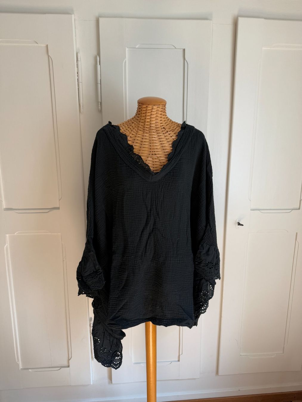 Altro in Moda donna: MADE IN ITALY - Poncho schwarz – Usato da Zürich venduto da Diazaio