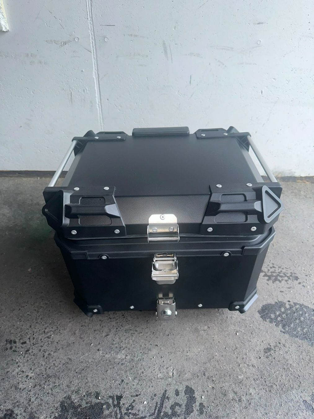 Tutti i ricambio per moto: Motorrad Topcase mit Halteplatte | Schwarz – Usato da Würenlingen venduto da sil_66xg