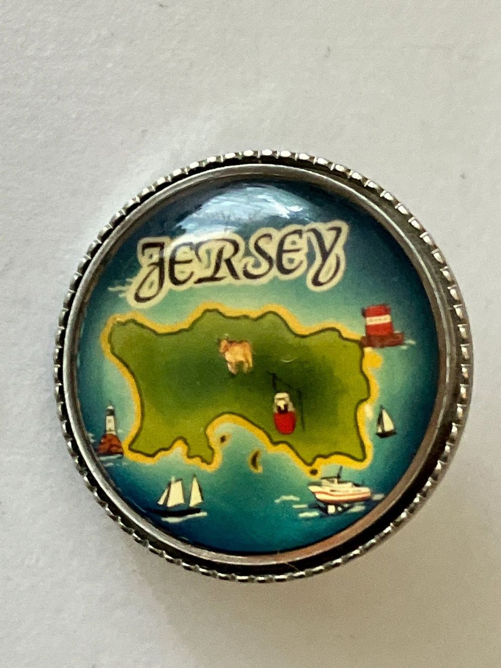 Plaketten & Abzeichen: 1 Pin Jersey – Gebraucht aus Basel von djwwpp