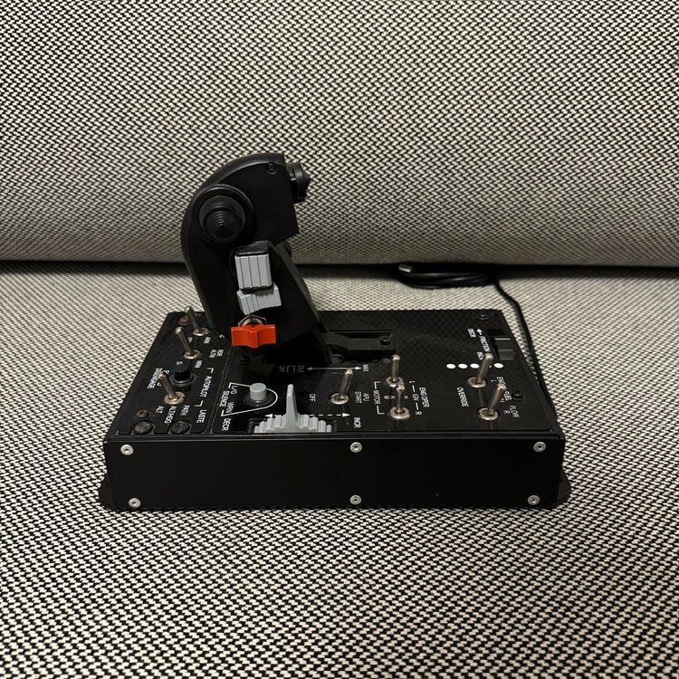 Thrustmaster Hotas Warthog Joystick, PC | Kaufen auf Ricardo