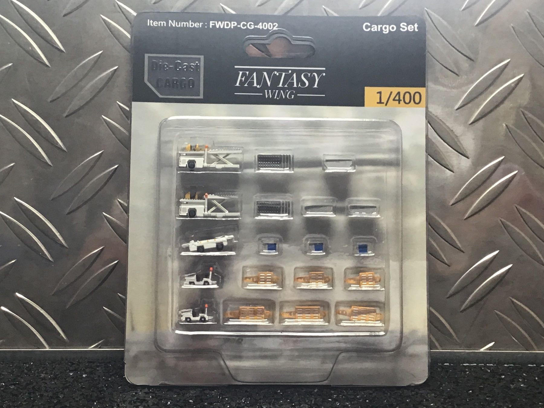 Kit di modellismo & Modellini statici: CARGO SET FANTASY WING 1/400 – Usato da Männedorf venduto da Spezial-Modelle