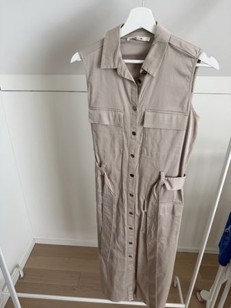 Sommerliches Khaki Hemdkleid - perfekt für warme Tage!