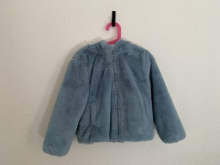 Veste fausse fourrure bleu taille 116