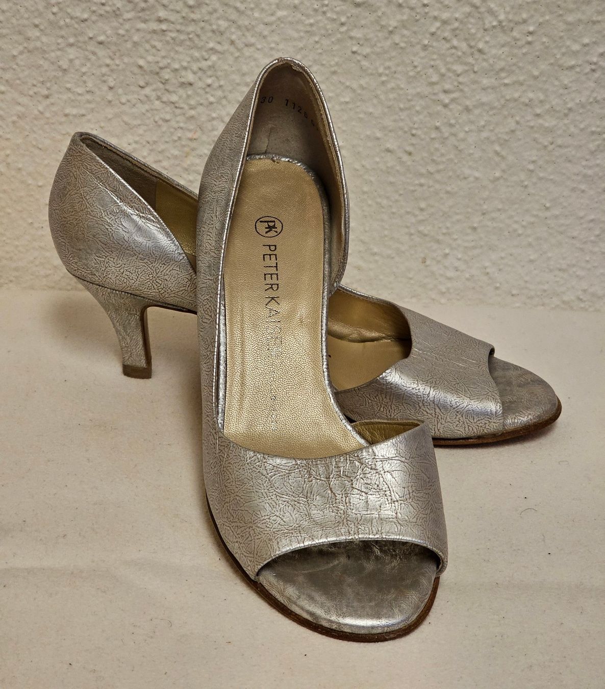 Kaiser Scarpe da donna: Peter Kaiser Damen Pumps Leder Silber Abendschuhe Gr.5 – Usato da Urdorf venduto da ole_mrp9 9