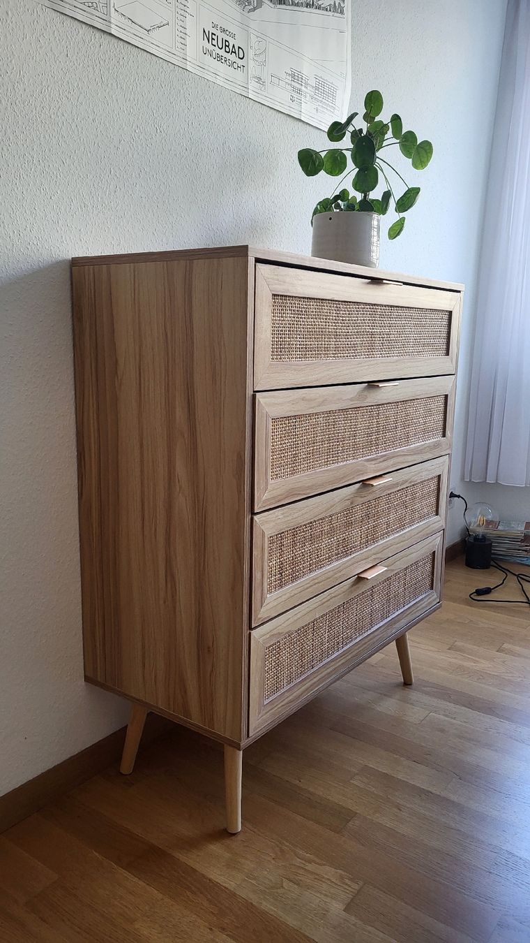 Cassettiere: Kommode aus Holz mit Rattanschubladen – Usato da Luzern venduto da Andora