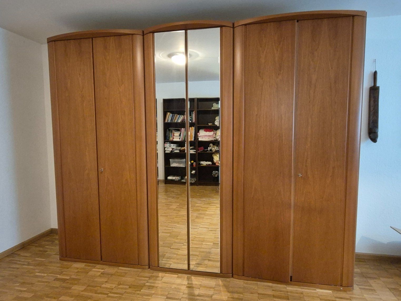 Schlafzimmerschrank Kirschholz (Gebraucht) in Moehlin für CHF 300 – nur Abholung auf Ricardo kaufen