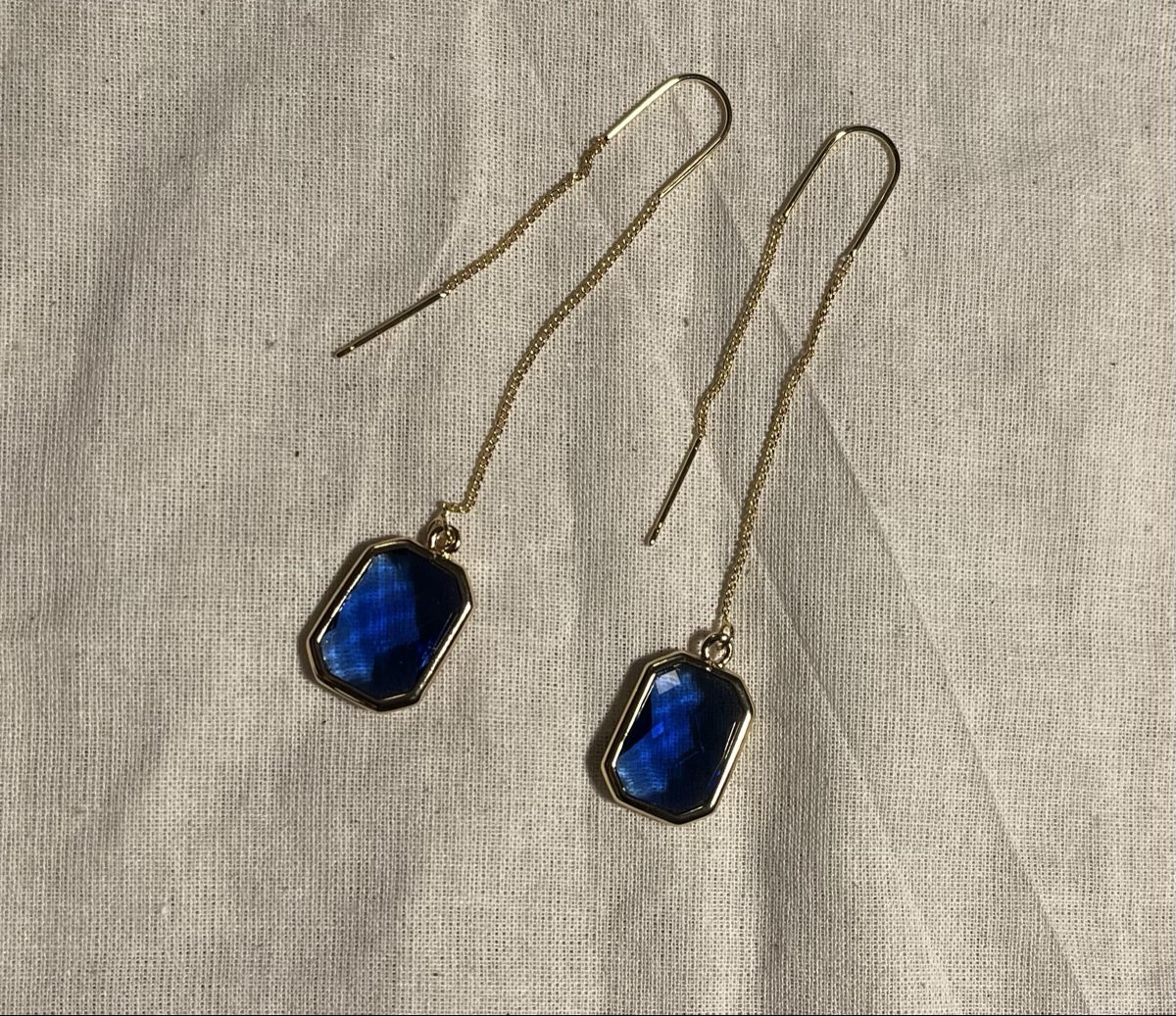 Ohrringe & -stecker: Boucles d’oreilles plaqué or et cabochon saphir – Neu und originalverpackt aus Genève von ct_fqr8