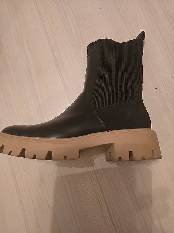 Scarpe da donna: Boots – Usato da Gutenswil venduto da evita.64 2