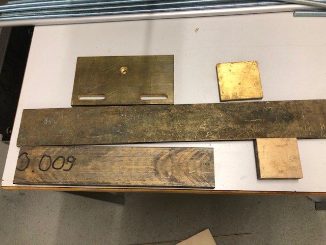 Metalli preziosi: Messing Stangen Flach – Usato da Galgenen venduto da Crystaldisplay