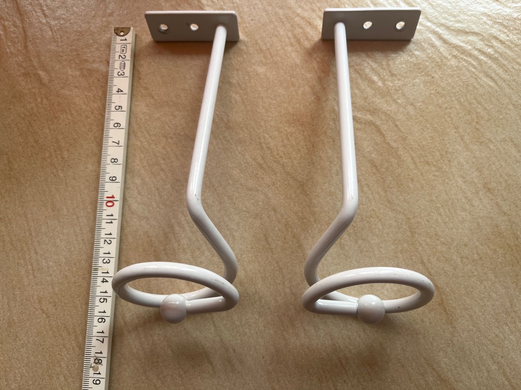 Altro per la casa: 2 crochets blancs pour rideaux – Usato da Vernayaz venduto da Darkfrost 2