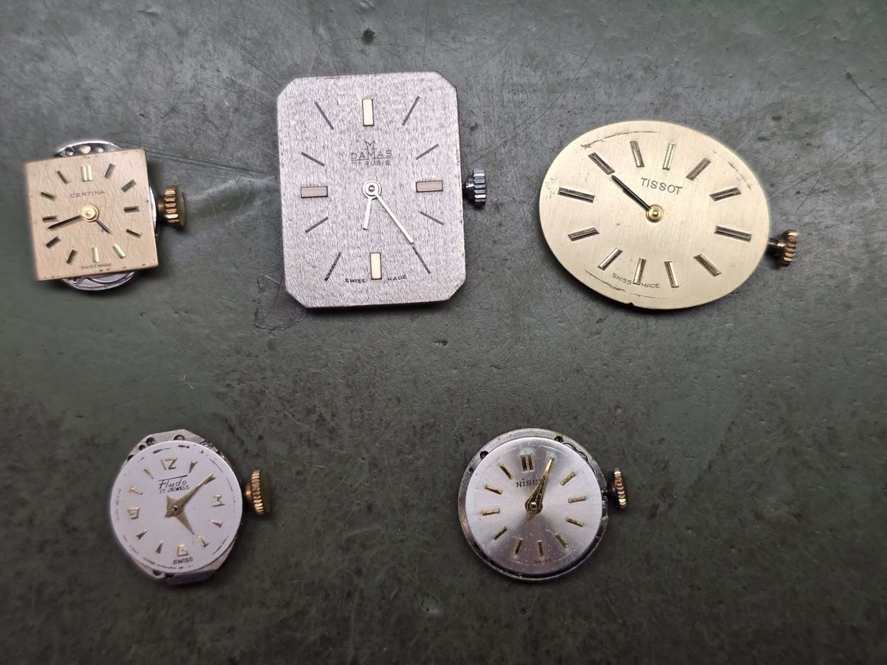 Uhren: Lot de 5 petits mouvements – Gebraucht aus Tramelan von Nirdan