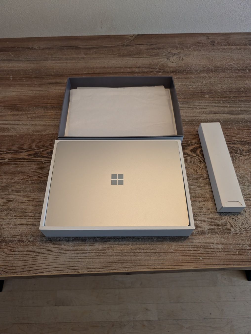 Microsoft Notebooks: MICROSOFT Surface Laptop 5 (13.5", Intel Core i5, 8GB RAM) – Gebraucht aus Mettmenstetten von  2