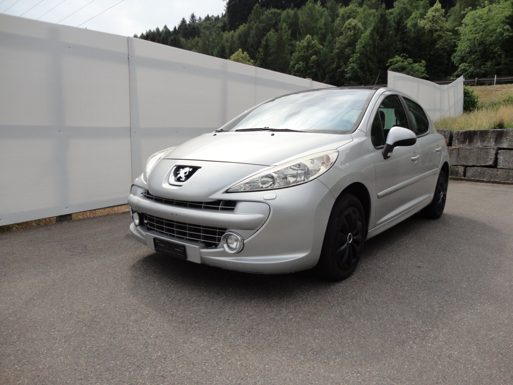 Peugeot Autos: Peugeot 207 1.6i 16V – Gebraucht aus Wilen von 350ss 1
