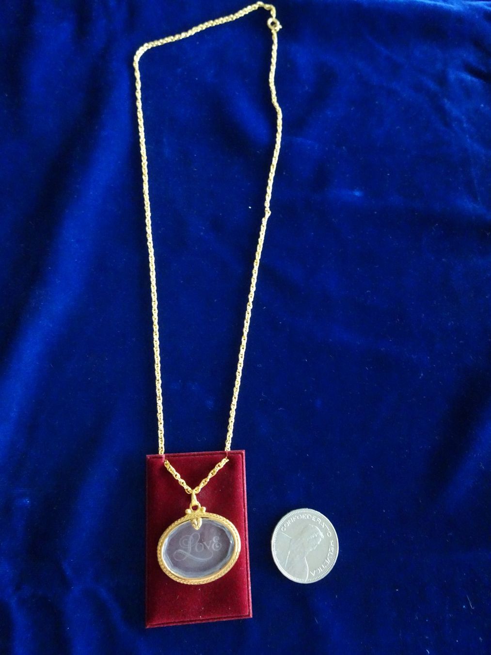 Ciondoli: vergoldeter Anhänger "Love" mit Kette  -  Modeschmuck – Usato da Vitznau venduto da Mina60 4