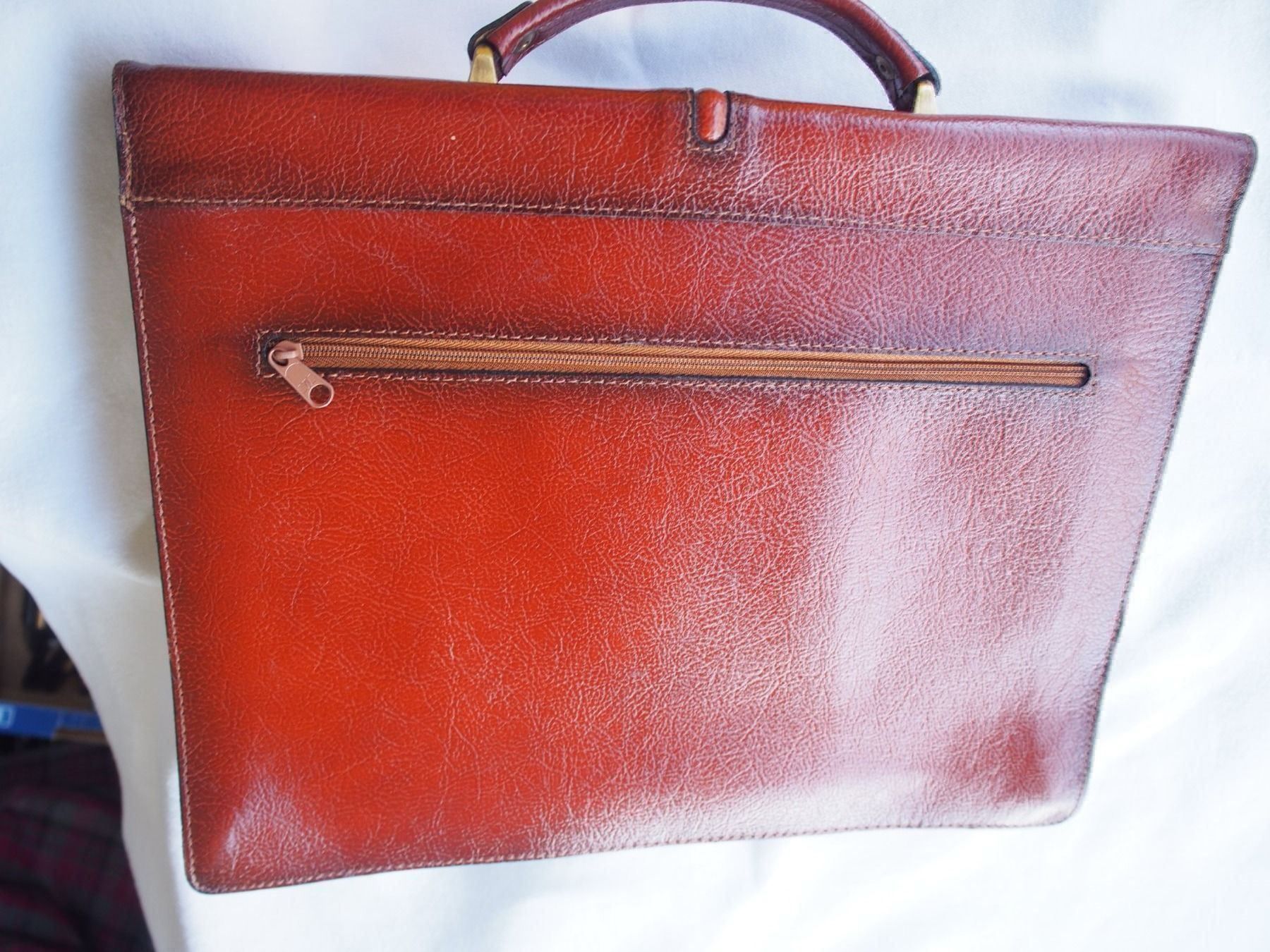 Borse: cartable haute gamme en cuir véritable – Usato da Meyrin venduto da SRemka 1