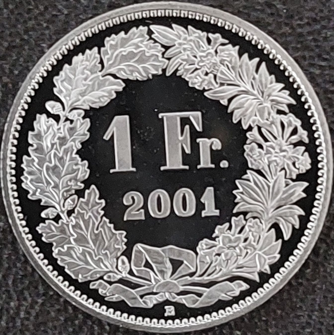 Tutti le monete: 1 Franken 2001 stgl. / aus Münzsatz – Nuovo (secondo la descrizione) da Arch venduto da coinsandmore