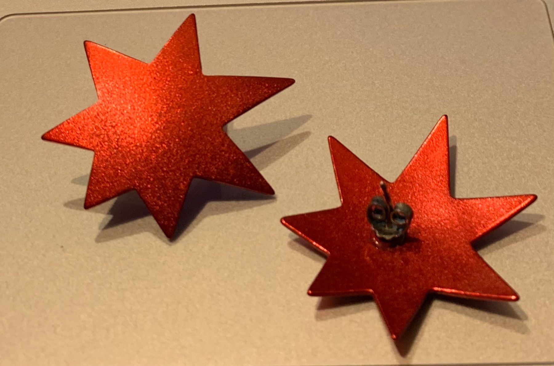 Orecchini pendenti & Orecchini a lobo: Ohrstecker "Stern" aus eloxiertem Aluminium – Usato da Wiesendangen venduto da Babalegi 1