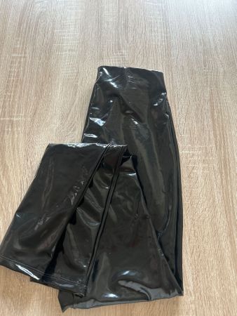 Leggings Lackoptik schwarz von Divided Gr. 36