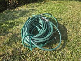Gartenschlauch mit Spritzpistole Grün