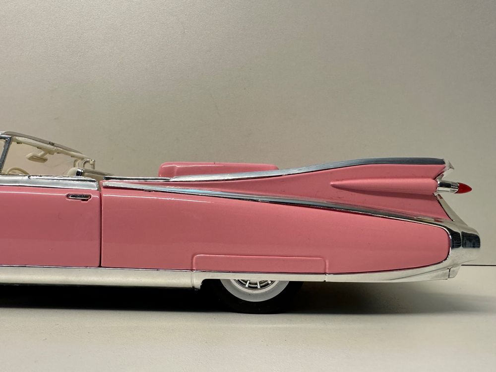 Cadillac Eldorado Biarritz 1959 Roze 1-18 Maisto