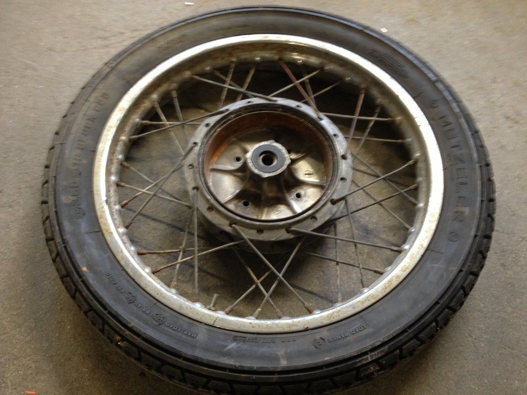 Suzuki Pneumatici & Ruote complete: Oldtimer, Veteran Suzuki 250 GT oder T  Hinterrad – Usato da Rickenbach LU venduto da Hulibu 1