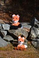 Gehäkelter großer Fuchs („Fuchs-Eltern“)