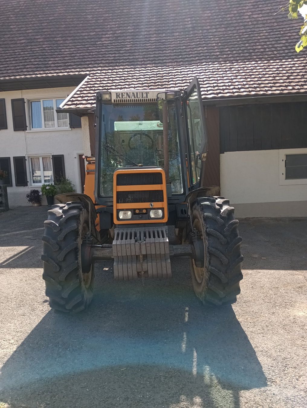 Renault Tracteurs: Tracteur Renault 103-14 TX – D'occasion à Montsevelier par ger_n2q7