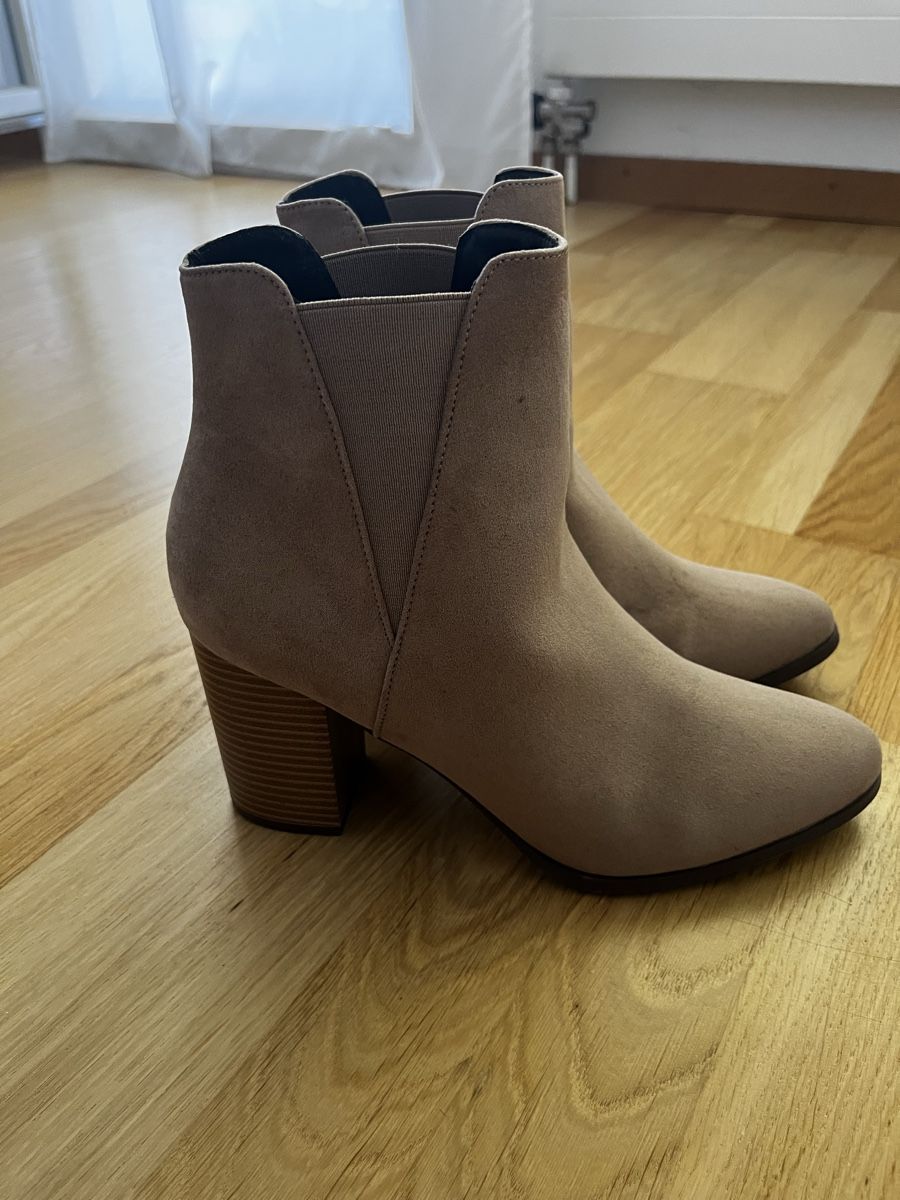 Scarpe da donna: Stiefeletten beige – Usato da Abtwil SG venduto da cat_yk29 1