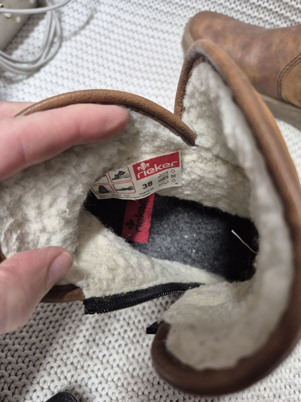 Rieker Scarpe da donna: Gefütterte Rieker Stiefeletten Gr.38 – Usato da Merligen venduto da muss_haben 3