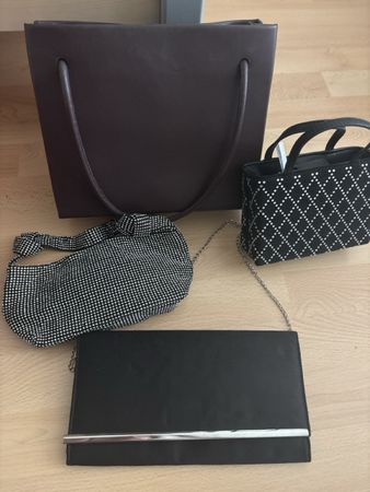 4 Taschen -> 1 Vero Moda, 1 Primark, 1 Zara, 1 Mango (vermut