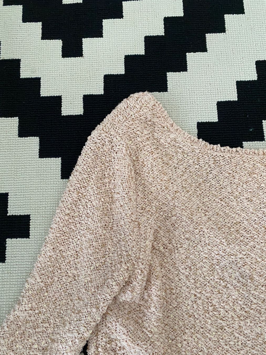 Zara Maglioni & Felpe: Toller rosa Pullover mit Pailletten, Grösse M – Usato da Neuenhof venduto da UrbanBags 1