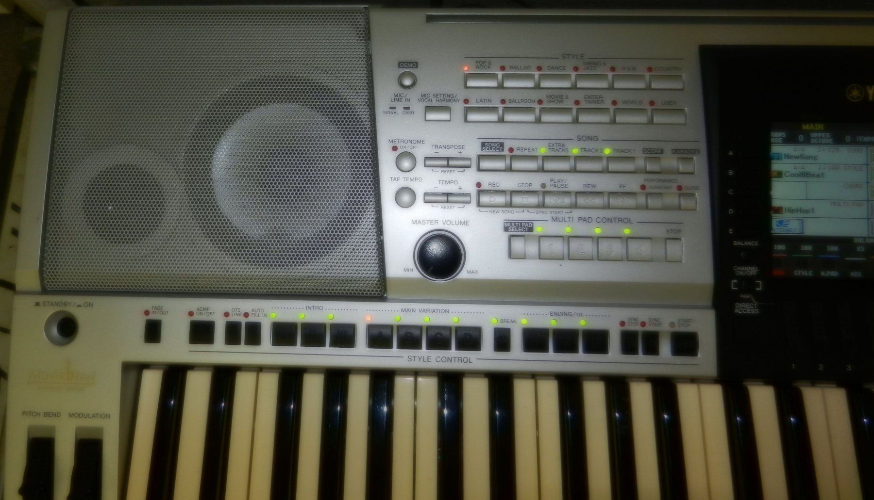 Yamaha Strumenti musicali: Yamaha PSR 3000 Elektrisches Keyboard - Silber – Usato da Männedorf venduto da livesteam 3