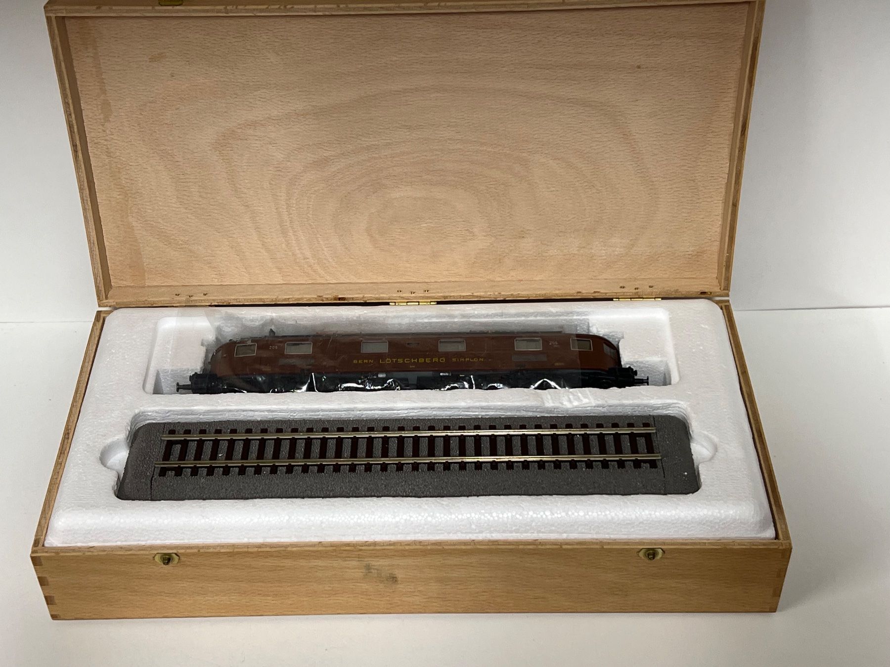 Roco Modellini di ferrovie: Roco Museums Edition Ae 6/8 BERN LÖTSCHBERG SIMPLON Digital – Usato da Neuenhof venduto da ludovicco 8