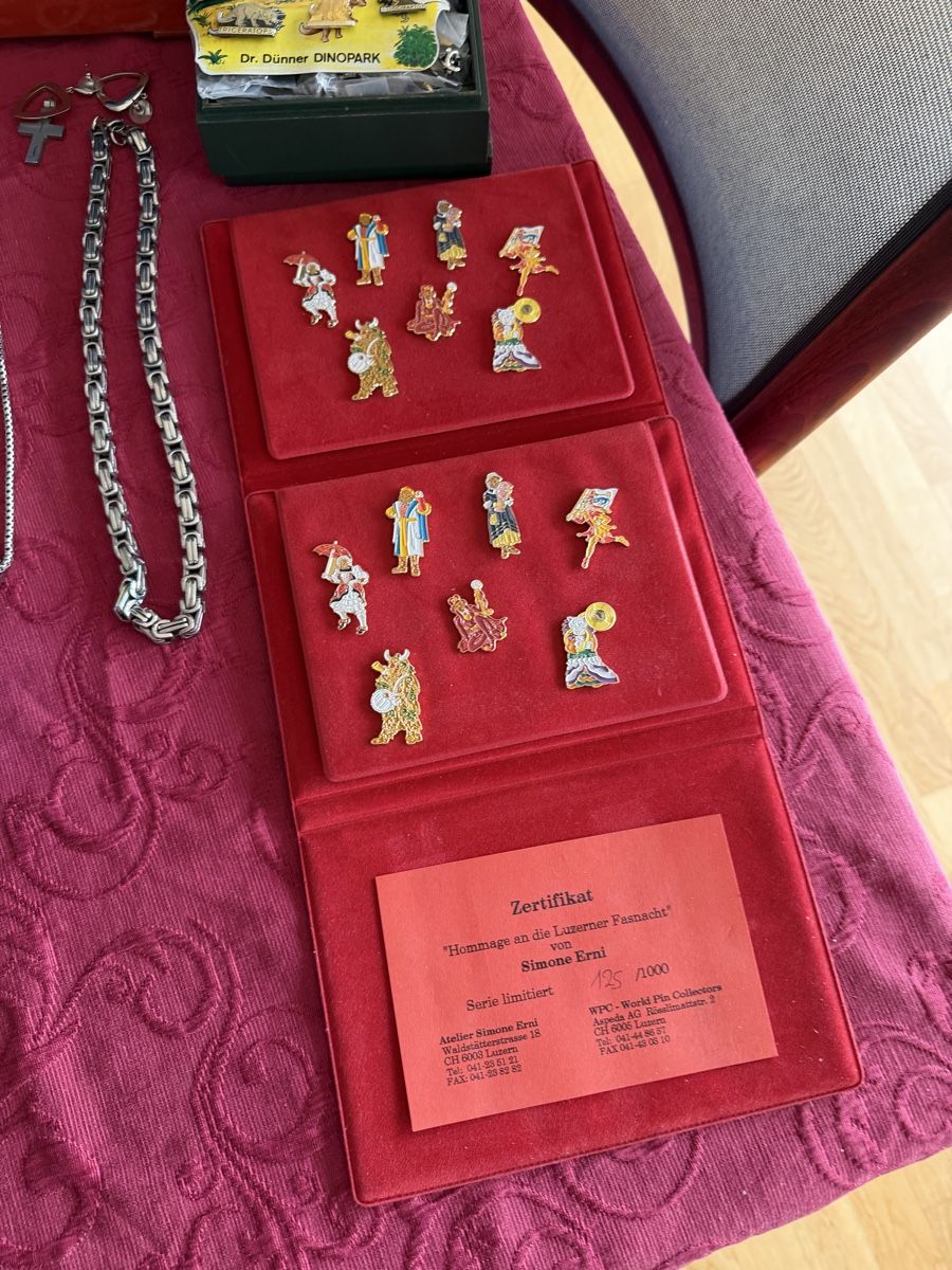 Sonstiger Schmuck: Modeschmuck-, Medaillen- und Pinssammlung – Neu (gemäss Beschreibung) aus Oensingen von jan_27hx 6