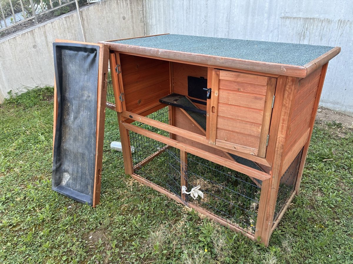 Trixie Gabbie, trasporto & Sicurezza: Large rabbit hutch, good condition, wood. – Usato da Grand-Lancy venduto da nic_l2ql