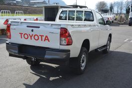 Toyota Hilux Brücke inkl. Stossstange und Rücklichter