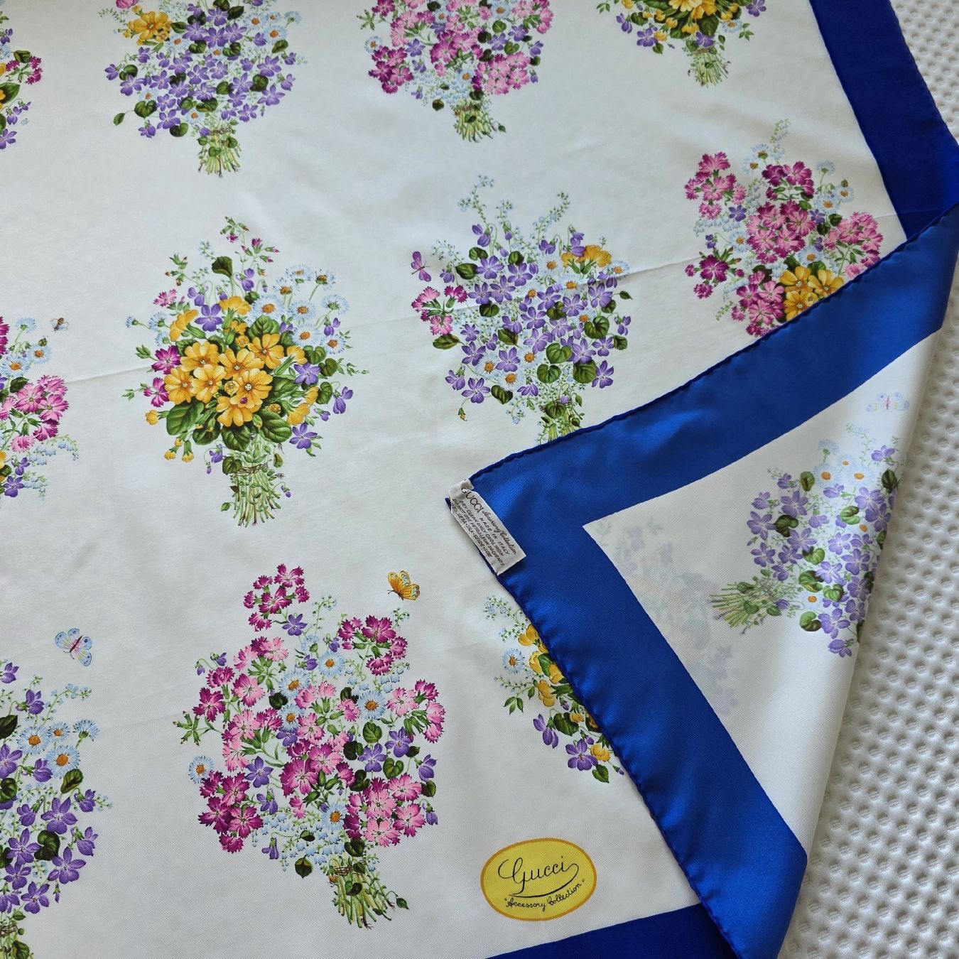 Gucci Foulards, Tücher & Schals: Gucci Seidentuch 88 × 88 cm – Neu (gemäss Beschreibung) aus Zürich von LIMAR 3