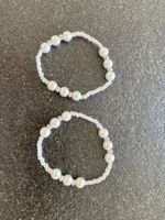 NEU 2 Perlen Armbänder weiss