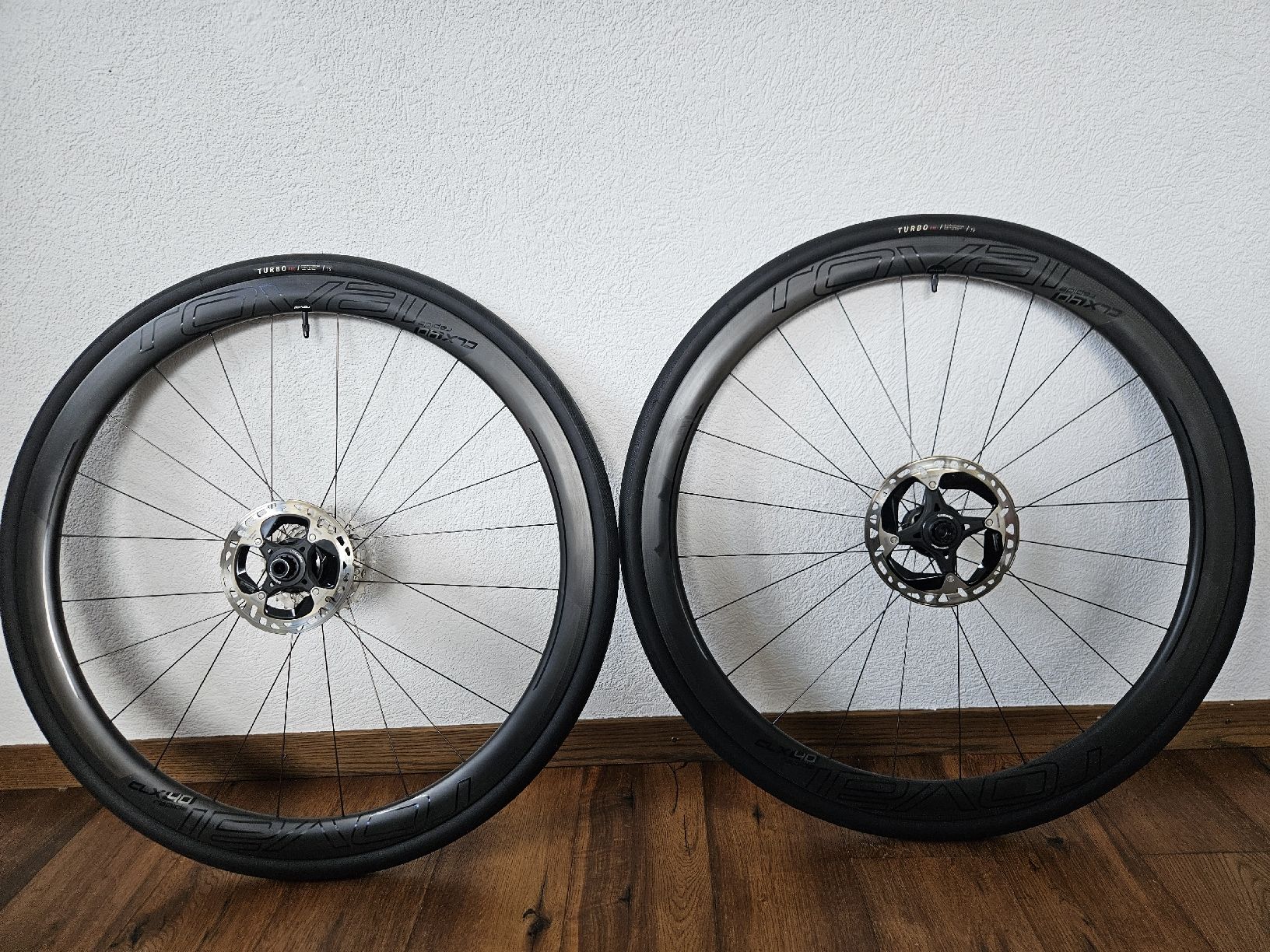 Pièces détachées: Roues Roval CLX 40 Rapide – D'occasion à Dombresson par marius13