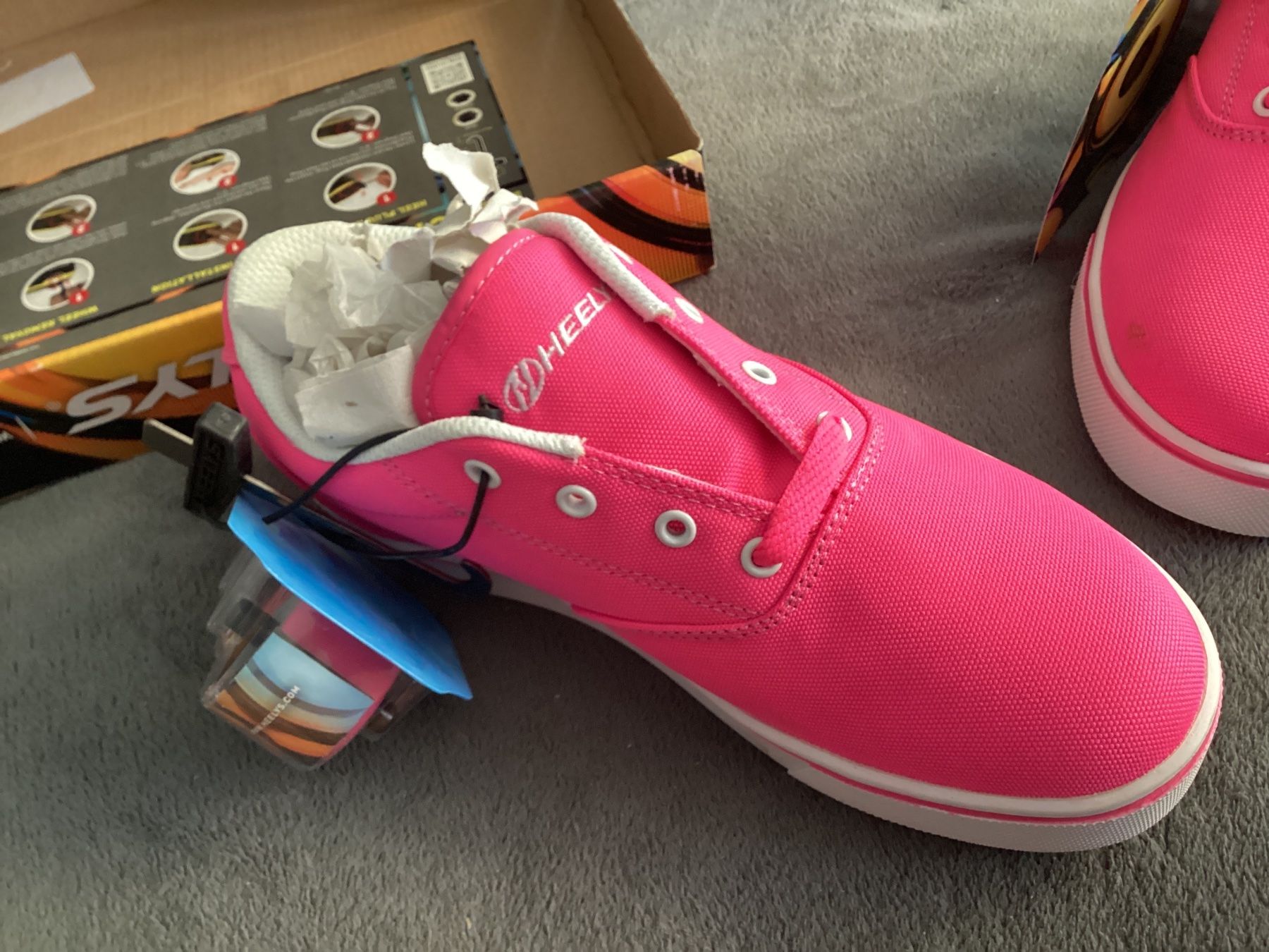 Inline-Skating & Rollschuhe: Heelys Rollschuhe Schuhe mit Rollen – Neu (gemäss Beschreibung) aus Flüelen von ne08