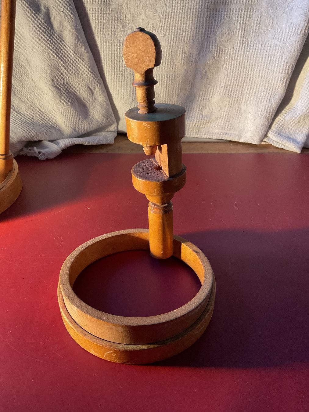 Cerchi da ricamo: 3 Stickrahmen, Holz, 2 ohne Halterung – Usato da Tecknau venduto da Gluschtikum 4