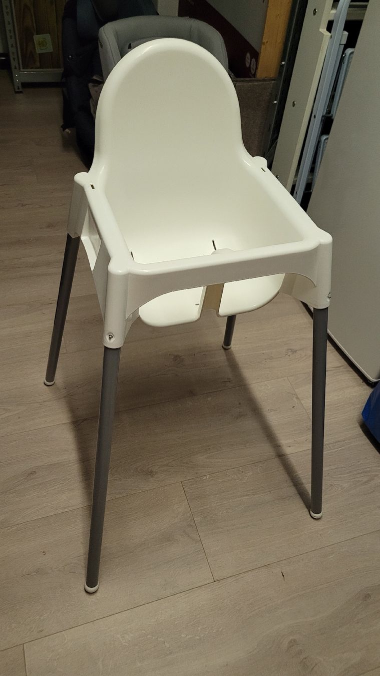 Ikea Seggioloni: Ikea Hochstuhl mit Tisch – Usato da Stachen venduto da Cheran-A 1